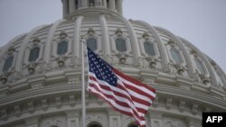 美国参议院正在考虑若干项有关移民问题的提案，重点是帮助那些幼年时被非法带到美国的无证移民