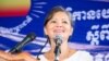 រូប​ឯកសារ៖ លោកស្រី មួរ សុខហួរ  តំណាងរាស្រ្ត​គណបក្ស​សង្គ្រោះ​ជាតិ​ថ្លែង​ទៅកាន់​សារព័ត៌មាន​ និង​អ្នក​គាំទ្រ​បក្ស​សង្រ្គោះជាតិ​នៅ​ទីស្នាក់ការ​គណបក្ស​សង្រ្គោះជាតិ​នៅ​ថ្ងៃ​សុក្រ ទី​០៩ ខែ​កញ្ញា ឆ្នាំ​២០១៦។ ​(ឡេង ឡែន/VOA)​ 