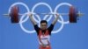 Eko Yuli Irawan saat melakukan angkatan dalam nomor 62 kilogram angkat besi putera di Olimpiade London (30/7). 