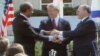 Predsjednik Egipta Anwar El Sadat, predsjednik Sjedinjenih Država Jimmy Carter i premijer Izraela Menachem Begin u Camp Davidu, nakon postizanja Mirovnog sporazuma izmedju Egipta i Izraela, 1979. godine