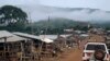 La brume enveloppe les montagnes de Simandou à Beyla, Guinée, 4 juin 2014. (Photo REUTERS/Saliou Samb)