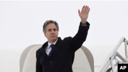 На фото: Державний секретар США Блінкен відбуває з Естонії. 8 березня 2022