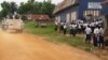 Des Casques bleus patrouillent près d'une école à Kananga, dans le Kasaï central, en RDC, le 11 mars 2017.