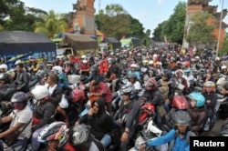 Jutaan warga melakukan mudik ke kampung halaman dalam rangka Idul Fitri (foto: dok).