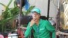 បុរស​ម្នាក់​ជក់​បារី​នៅ​ថ្ងៃ​ច័ន្ទ​ ទី​២៣​ ខែ​ឧសភា​ នៅ​រាជធានី​ភ្នំពេញ​ ខណៈពេល​ដែល​​រដ្ឋាភិបាល​ចេញ​អនុក្រឹត្យ​ហាមឃាត់​ការជក់​បារី​នៅ​តាម​ទីសាធារណៈ​ដែល​នឹង​ចាប់​ផ្ដើម​មាន​ការ​ផាក​ពិន័យ​នៅ​ថ្ងៃទី​១៦​កញ្ញា​ខាង​មុខ​នេះ​។ ​(ឡេង ឡែន/VOA)