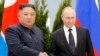 Tổng thống Nga Vladimir Putin (phải) và nhà lãnh đạo Triều Tiên Kim Jong Un bắt tay trong cuộc gặp tại Vladivostok, Nga, ngày 25/4/2019.