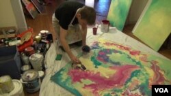 French teacher Ryan Martinez has decorated his high school classroom with colorfully painted ceiling tiles. (VOA/J. Soh)