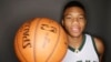 NBA: Milwaukee plane, Antetokounmpo s'envole