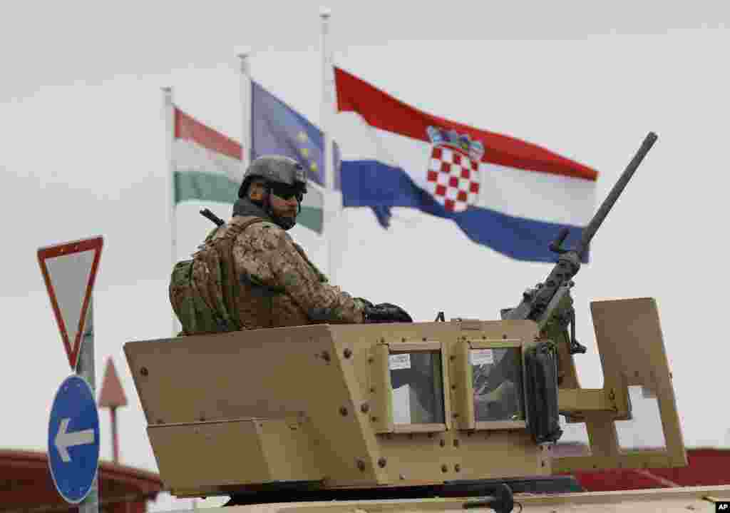 Hungarian soldier guards the border with Croatia near the village of Beremend, Hungary, Sept. 25, 2015.
