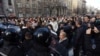 Pokušaj blokade autoputa u Beogradu na protestu protiv zakona o referendumu i eksproprijaciji