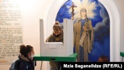 На одній з виборчих дільниць