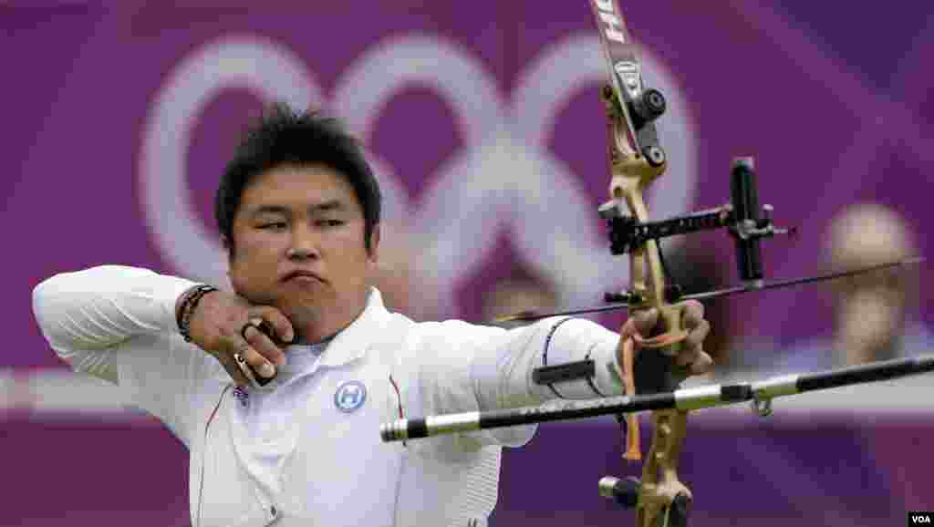 South Korea&#39;s Oh Jin-hyek shoots during an elimination round of the individual archery competition at the 2012 Summer Olympics, Aug. 1, 2012, in London.