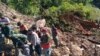 Tim penyelamat yang mencari korban tanah longsor akibat hujan menewaskan sedikitnya tiga orang di dekat pembangkit listrik Batang Toru di Tapanuli Selatan, Sumatera Utara. (Foto: BNPB via AFP)
