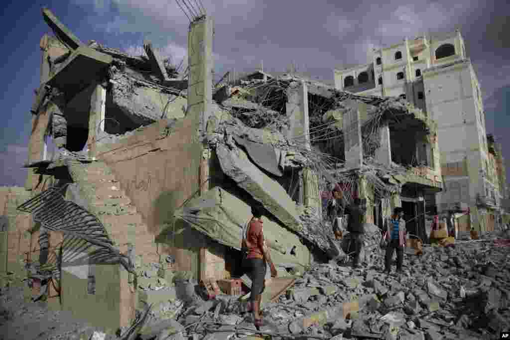 Yemeni men inspect a house destroyed by a Saudi-led airstrike, killing a judge and his entire family - eight people in all - in Sanaa&#39;s neighborhood of Nahda, Yemeni security officials said. The judge was a known Houthi supporter.&nbsp;