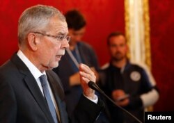 Austrian President Alexander Van der Bellen addresses reporters in Vienna, May 18, 2019.