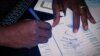 Les chefs coutumiers signent un document contre les violences en Ituri en RDC, 16 mars 2018. (Facebook/Henri Mova)