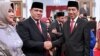 Presiden Joko Widodo bersalaman dengan Ketua KPK periode 2019-2023 Firli Bahuri usai pelantikan di Istana Negara, Jakarta, 20 Desember 2019 (foto dok. Biro Setpres)