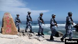 中国海军在南中国海帕拉塞尔群岛的永兴岛巡逻。