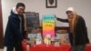 Juara Elyas Tampubolon (kiri) dan Dedeh Thowiyah (kanan) pencetus proyek "Buku Terbang" di AS (dok: Buku Terbang)