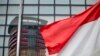 Gedung KPK memantul dari jendela kaca bangunan di seberangnya, di Jakarta, 12 September 2017. (BAY ISMOYO / AFP). Wakil Ketua KPK Lili Pintauli Siregar dijatuhi sanksi pemotongan gaji 40 persen selama 12 bulan. 