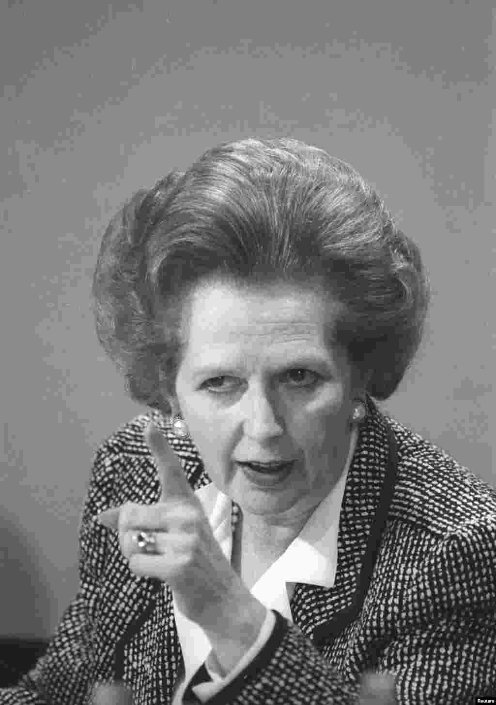 1987年6月8日，时任英国首相撒切尔夫人在伦敦的一个记者会上回答问题。