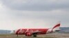 Pesawat AirAsia Airbus A320-200 di KLIA2, Sepang, Malaysia, 26 November 2014. (Foto: dok. AP)