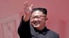 រូប​ឯកសារ៖ លោក Kim Jong Un បក់​ដៃ​បន្ទាប់​ពី​មាន​ការ​ដើរ​ក្បួន​មួយ នៅ​ក្នុង​ក្រុង​ព្យុងយ៉ាង ប្រទេស​កូរ៉េខាងជើង កាលពី​ថ្ងៃទី៩ ខែកញ្ញា ឆ្នាំ២០១៨។
