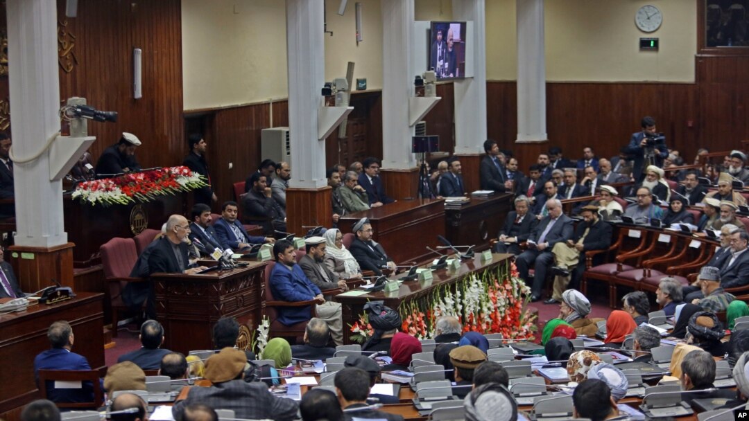 Arxiv surat. Afg'oniston Prezidenti Ashraf G'ani parlamentga murojaat qilmoqda, 7-mart, 2015-yil