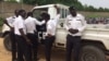 La police nationale au quartier Paris Congo dans la ville de N'Djamena, le 28 août 2017. (VOA/André Kodmadjingar)