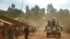 Des soldats de la mission de l'ONU en République démocratique du Congo (MONUSCO) dans un véhicule alors qu'ils patrouillent dans la région de Djugu, dans la province d'Ituri, dans l'est de la RDC, le 13 mars 2020.