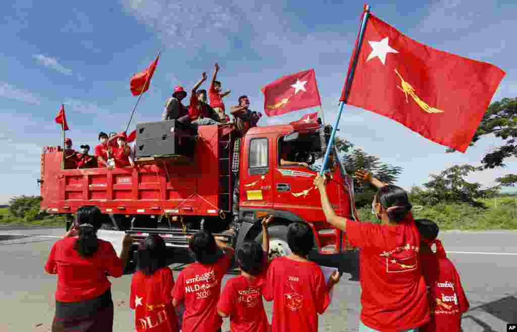 Supporters of Myanmar leader Aung San Suu Kyi&#39;s National League for Democracy (NLD) party waves the party flag and cheers from a truck during an election campaign in Naypyitaw for next month&#39;s general election.