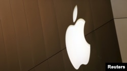 FILE - The Apple logo is seen at the flagship Apple retail store in San Francisco, California, April 27, 2015. 