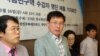 지난해 6월 북한 반인도범죄 철폐 국제연대, ICNK 한국회원단체 주최로 '요덕 서림천 구역 180수감자 명단 제출을 위한 기자회견'이 열렸다. 지난 2000년부터 2003년까지 요덕수용소에 갇혀 있었던 탈북자 정광일 씨가 취재진의 질문에 답하고 있다. (자료사진)
