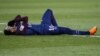 Neymar, blessé, se tord de douleurs lors d’un match contre l’OM au Parc des Princes, Paris, 25 février 2018.
