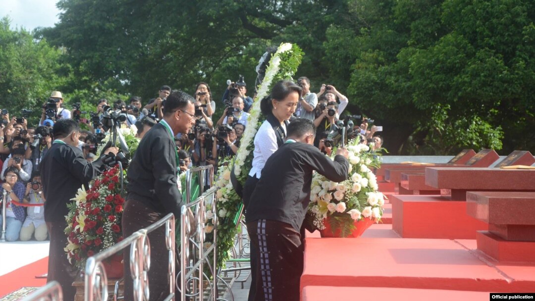 ၆၉ နှစ်မြောက် အာဇာနည်နေ့အခမ်းအနားတွင် နိုင်ငံတော်အတိုင်ပင်ခံ ပုဂ္ဂိုလ် ဒေါ်အောင်ဆန်းစုကြည် လွှမ်းသူ့ပန်းခွေချစဉ် (MOI)