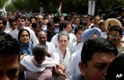 India's opposition Congress party president Sonia Gandhi, front centre, accompanied by her son and party vice-president Rahul Gandhi, behind, lead a march against the ruling Bharatiya Janata Party (BJP) government in New Delhi, India on May 6, 2016.