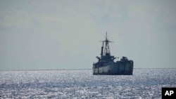 ເຮືອ BRP Sierra Madre ຂອງກອງທັບເຮືອຟິລິບປິນ ໄດ້ຖືກເຫັນຢູ່ ຫາກຊາຍ ໂທມັສ ທີສອງ ໃນທະເລຈີນໃຕ້, ວັນທີ 23 ເມສາ 2024. ກຳປັ່ນຈີນ ແລະເຮືອນຂົນສົ່ງສະບຽງຂອງຟິລິບປິນ ຕຳກັນ ໃກ້ກັບໝູ່ເກາະ ສແປຣັດລີ ທີ່ຂັດແຍ້ງກັນ ໃນ ທະເລຈີນໃຕ້ ໃນວັນທີ 17 ມິຖຸນາ 2024, ໜ່ວຍຍາມຝັ່ງຈີນ ກ່າວ. 