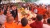 រូបឯកសារ៖ ប្រជា​ពលរដ្ឋ​កម្ពុជា​ មក​ពី​បណ្តា​ខេត្ត និង​រាជធានី​ភ្នំពេញ​ មក​ចូលរួម​ពិធីបុណ្យ​សព​របស់​លោក ​កែម ឡី ដែល​ត្រូវ​បាន​គេ​បាញ់​សម្លាប់​ ក្នុង​វត្តក្តីចាស់ នៅ​ជាយ​រាជធានី​ភ្នំពេញ​ កាល​ពី​ថ្ងៃ​ច័ន្ទ ទី​១១ ​ខែកក្កដា​ ឆ្នាំ​២០១៦។ (ហ៊ាន​ សុជាតា/VOA)