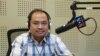 លោកគឹម សុខ អ្នក​ឃ្លាំ​មើល​ការ​អភិវឌ្ឍ​សង្គម និង​នយោបាយ ចូលរួម​ជា​វាគ្មិន​ពិភាក្សា​អំពី​«‍ការ​វិវត្ត​នយោបាយ​នៅ​កម្ពុជា៖ មួយ​ឆ្នាំ​ក្រោយ​ក្រុម​សមាជិក​ព្រឹទ្ធសភា​អាមេរិក ផ្ញើ​លិខិត​ទៅ​លោក​នាយក​រដ្ឋមន្ត្រី ហ៊ុន សែន» ក្នុង​កម្មវិធី Hello VOA កាលពី​ថ្ងៃចន្ទ ទី១៣ ខែកុម្ភៈ ឆ្នាំ២០១៧។ (លឹម សុធី/VOA)