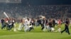 Geçen haftasonu İstanbul Atatürk Olimpiyat Stadı'ndaki Beşiktaş-Galatasaray derbisinde naylon sandalyeleri sahaya fırlatan Beşiktaş taraftarları