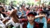 မှတ်တမ်းဓာတ်ပုံ - ၂၀၁၈ ခုနှစ်က ရန်ကုန်မြို့က အလုပ်သမား ဆန္ဒပြပွဲ တခု။ ဓာတ်ပုံ - Reuters 