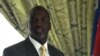 Abubacarr Tambadou, le ministre de la Justice, lors d'une rencontre avec l'ambassadeur britannique Colin Crorkin, à Banjul, Gambie, le 8 février 2017. (Ambassade britannique)