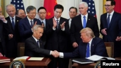 Shugaban Amurka Donald Trump da Mataimakin Firimiya China suna shan hannu