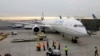 Direktori glavnih američkih aviokompanija upozorili su u pismu vladinim zvaničnicima da bi aktiviranje nove telekomunikacione usluge moglo da poremeti rad altimetara na avionima i dovede do prizemljenja hiljada aviona.