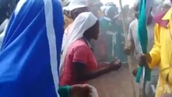 Amaziyoni ekhaya idiresi emcimbini wokukhipha umgobho weGaranyemba