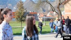 Učenice Nermina Guzanović i Mubera Sokolar