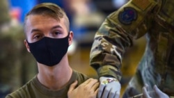 Gjatë vaksinimit në një bazë amerikane