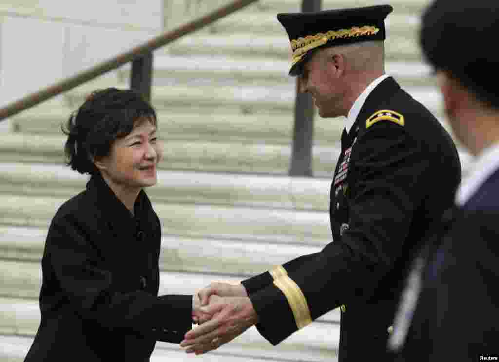 South Korean President Park Geun-hye prepares to leave after presenting a wreath at the Tomb of the Unknowns at Arlington National Cemetery near Washington, May 6, 2013.