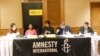 Direktur Riset Amnesty Internasional untuk Asia Tenggara, Ruppert Abbot (sedang berbicara) mendesak pemerintahan Jokowi, mencabut UU tentang Penistaan Agama di Jakarta, 21 November 2014 (Foto: VOA/Andylala)