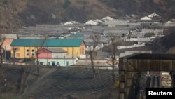 지난 4월 중국 단둥에서 바라본 북한 신의주. (자료사진)